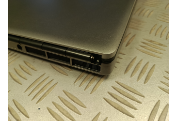 Dell Precision 7760 - SLEVA